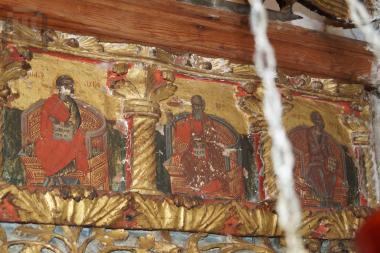 Altar screen architave with Dodekaorton