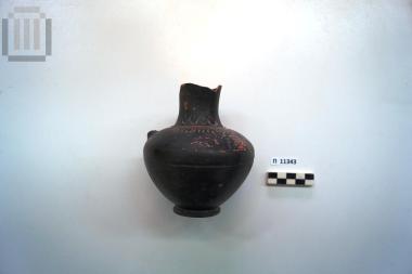 Μελαμβαφής οινοχόη, με διακόσμηση 