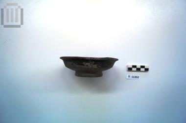 Ημιμελαμβαφές σκυφίδιο, από την Ρουντίνα Κοπανού