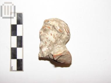 Τμήμα πήλινου ανάγλυφου περίτμητου πλακιδίου από τη διακόσμηση ξύλινης κλίνης