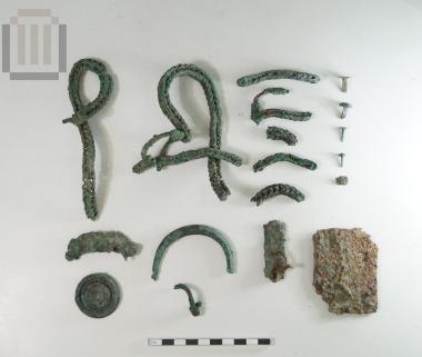 Τμήματα χάλκινου αδιάγνωστου αντικειμένου από τη Μαζαρακιά