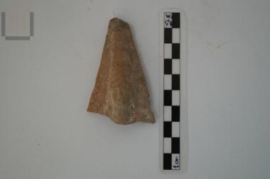 Κεφάλι πήλινου ειδωλίου γυναικείας μορφής, πιθανόν θεά 