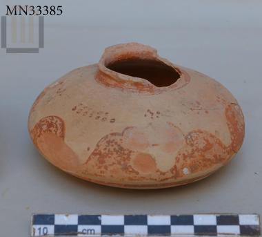 Three-handled clay squat alabastron