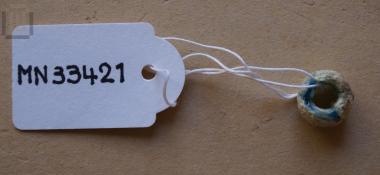 Glass paste bead