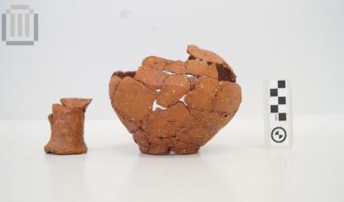 Πήλινη οινοχόη από τη Μαζαρακιά