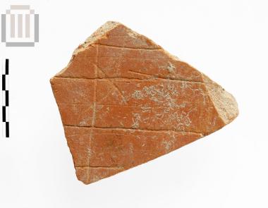 Κεραμίδα με χαράξεις [τμήμα]