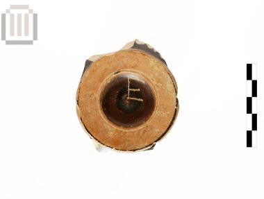 Μελαμβαφές σκυφίδιο με χάραγμα [τμήμα]