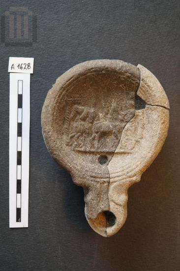 Lamp with procession of a winner quadriga