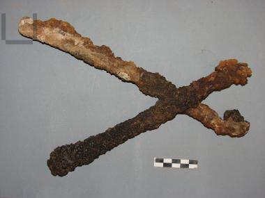 Iron pincers (osteagra?)