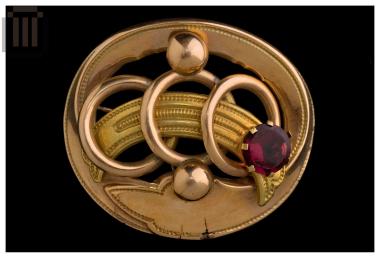 Decorative pin