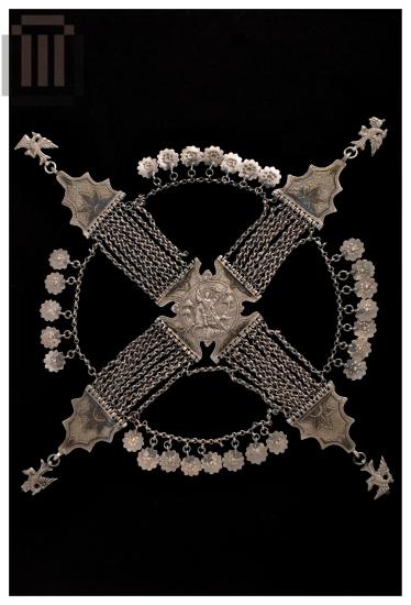 Crossed kiousteki: breast ornament