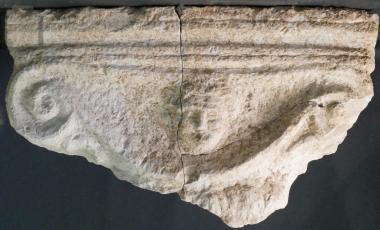 Τμήμα ιωνικού επικράνου από τα Γίτανα