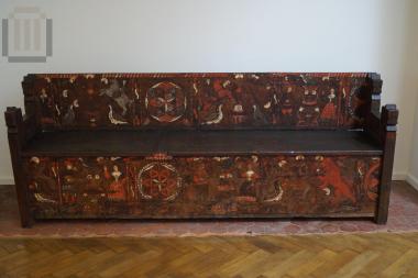 Μπαουλοντίβανο με γραπτό διάκοσμο