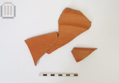 Απότμημα ερυθροβαφούς πινακίου από τη ρωμαϊκή έπαυλη Λαδοχωρίου