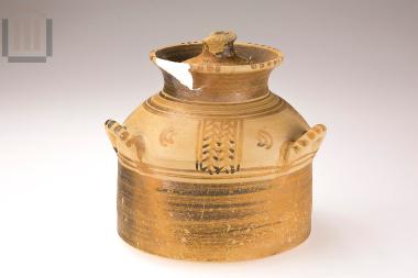 Lidded cylindrical alabastron