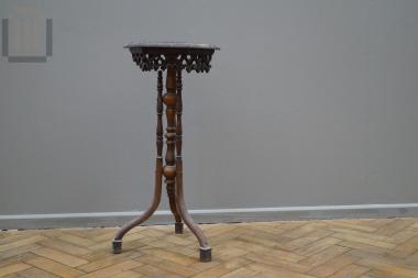 Ξύλινο εξάπλευρο τραπεζάκι