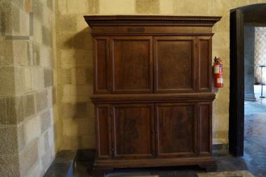 Μεγάλο ερμάριο (credenza) δύο τεμαχίων