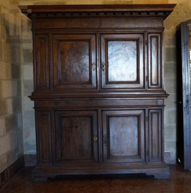 Μεγάλο ερμάρι (credenza) δύο τεμαχίων