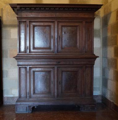 Μεγάλο ερμάρι (credenza) δύο τεμαχίων
