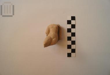 Τμήμα πήλινου ειδωλίου γυναικείας μορφής, πιθανώς Αφροδίτη