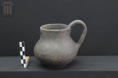 One-handled cup