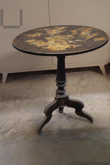 Πτυσσόμενο στρογγυλό τριποδικό τραπεζάκι