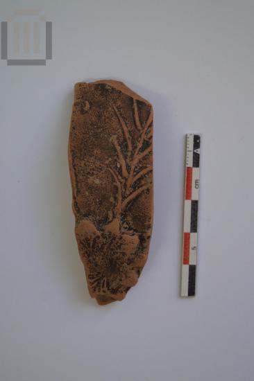 Όστρακο ανάγλυφου σκύφου