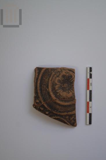 Δύο θραύσματα ανάγλυφου σκύφου