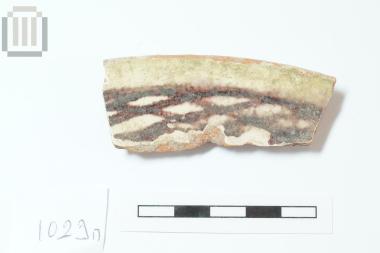 Τμήμα χείλους εφυαλωμένου πινακίου