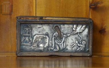 Ο άγιος Χαραλάμπης εξολοθρεύει την πανούκλα, κιβωτίδιο προσφορών