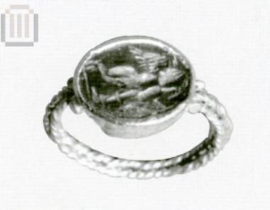 Χρυσό δαχτυλίδι με έγγλυφη σφενδόνη