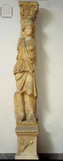 Άγαλμα Αμαζόνας-Καρυάτιδας.