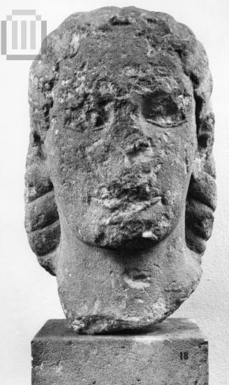 Κεφαλή από άγαλμα κούρου.