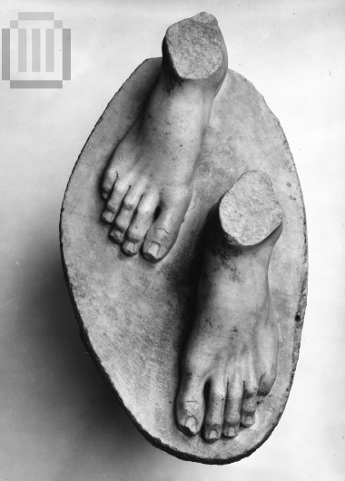 Άκρα πόδια κούρου