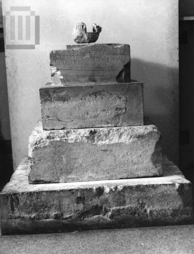 An inscribed pedestal of a funerary kore statue.