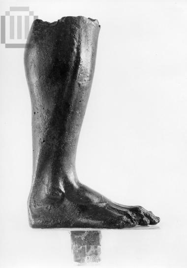 Right leg of a male statue.
