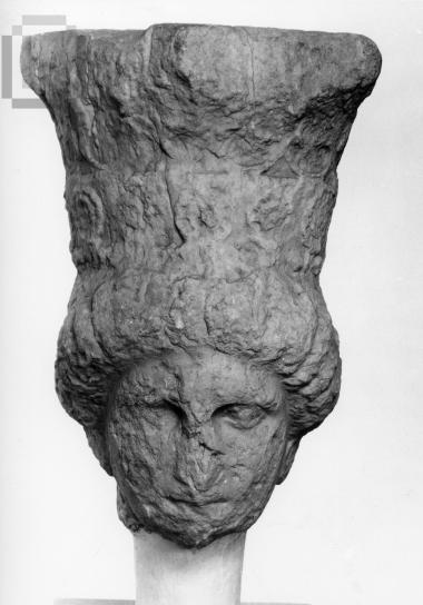 Κεφαλή καρυάτιδος