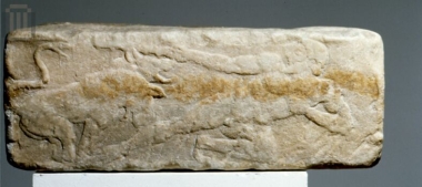 Βάση αγάλματος με σκηνές κατορθωμάτων του Ηρακλή.