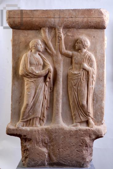 Βάση επιτύμβιου αγγείου με ανάγλυφη διακόσμηση