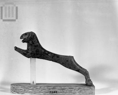 Ειδώλιο λιονταριού που εφορμά από λαβή σκεύους.