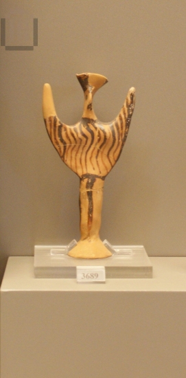 Female figurine of type psi (Ψ)