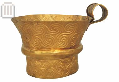 Gold Vapheio cup with innervation.