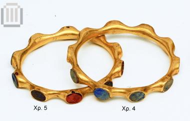 Χρυσό βραχιόλι με ένθετους σφραγιδόλιθους