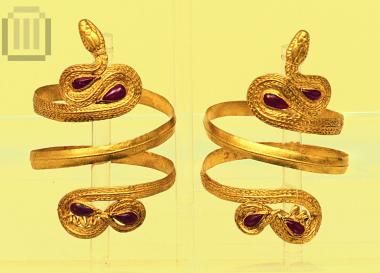 Gold bracelet in the form of a snake.