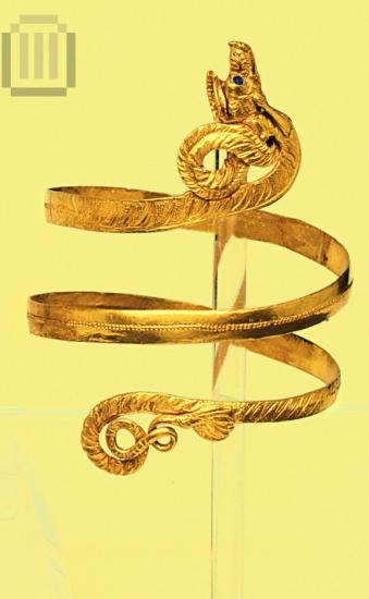 Gold bracelet in the form of a snake