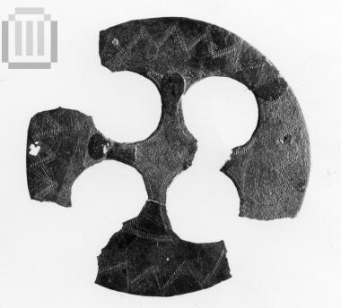 Pendant in the form of  a four-spoked wheel.