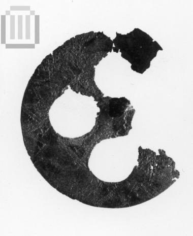 Pendant in the shape of a wheel with four spokes, decorated with geometric patterns