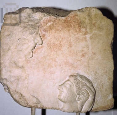 Τμήμα επιτύμβιας στήλης με γυναίκα και παιδί