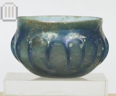 Glass handleless skyphos
