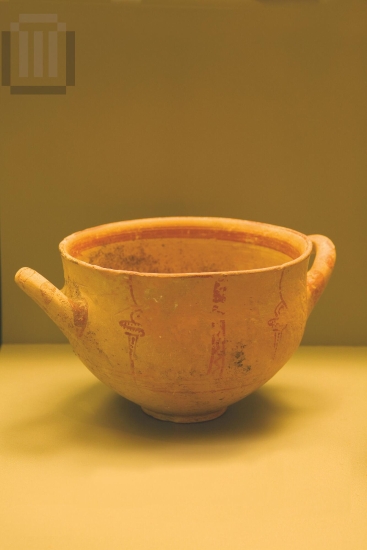 Deep semispherical mycenaean skyphos